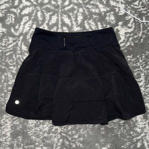 Black lululemon skirt with built in spandex